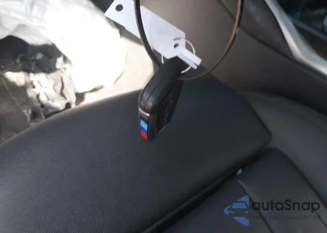 2021 BMW 330I xDrive z USA, uszkodzony, nr VIN 3MW5R7J01M8B70024